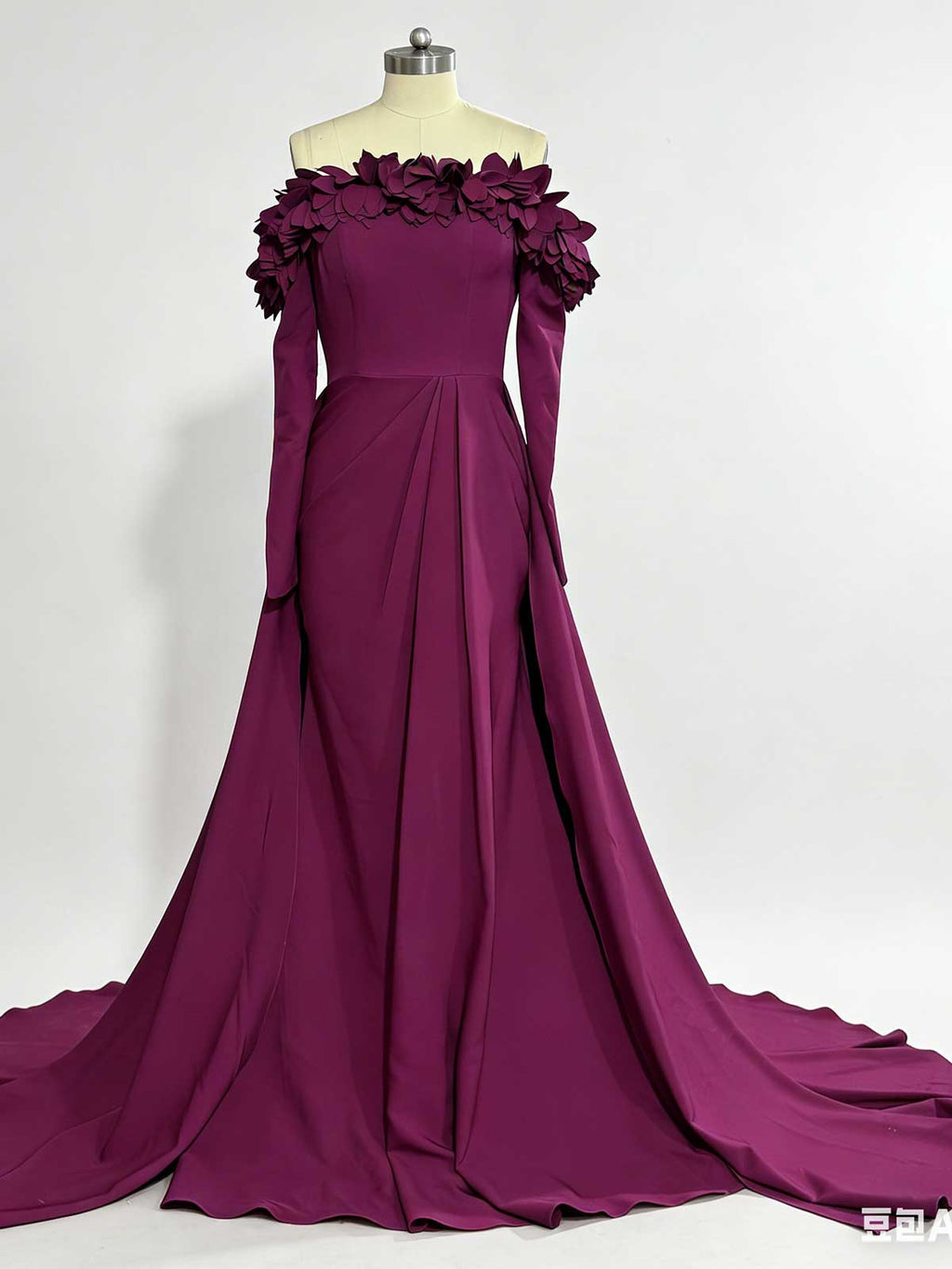Luxury Purple Floral-Embellished Formal Gown with Sweep Train