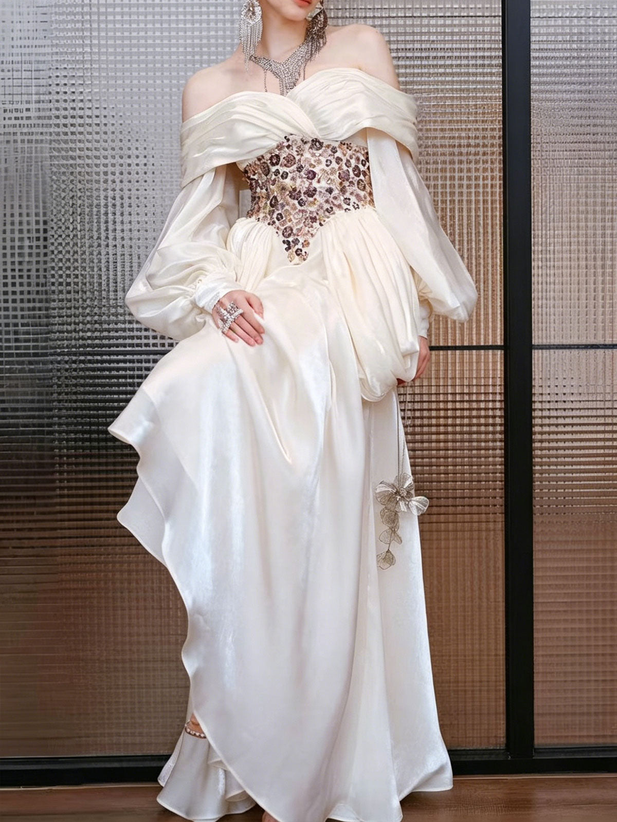 Off Shoulder Puff Sleeve Beaded Satin Asymmetrical Evening Gown 描述