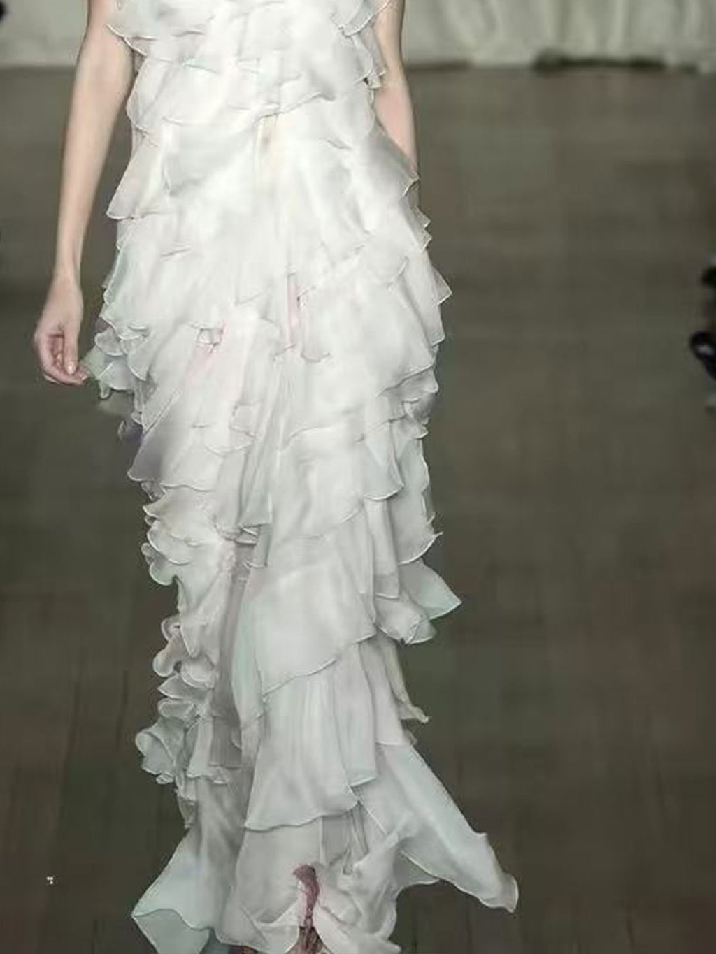 Elegant Strapless Satin Wedding Gown with Bow & Lace Embroidery