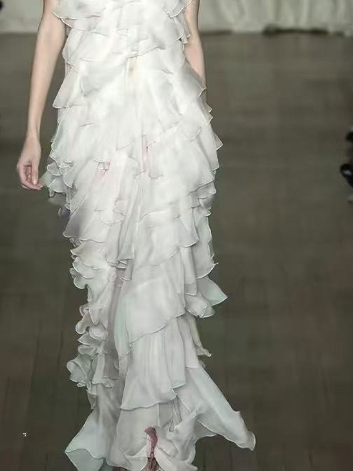 Elegant Strapless Satin Wedding Gown with Bow & Lace Embroidery