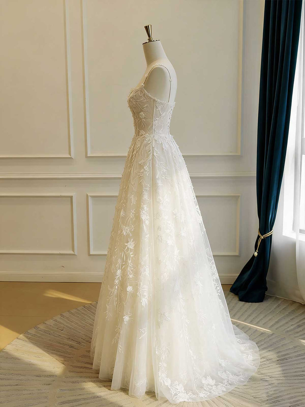 Delicate White Floral Lace A-Line Wedding Dress for Brides