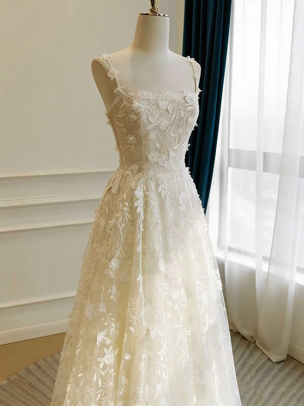 Delicate White Floral Lace A-Line Wedding Dress for Brides