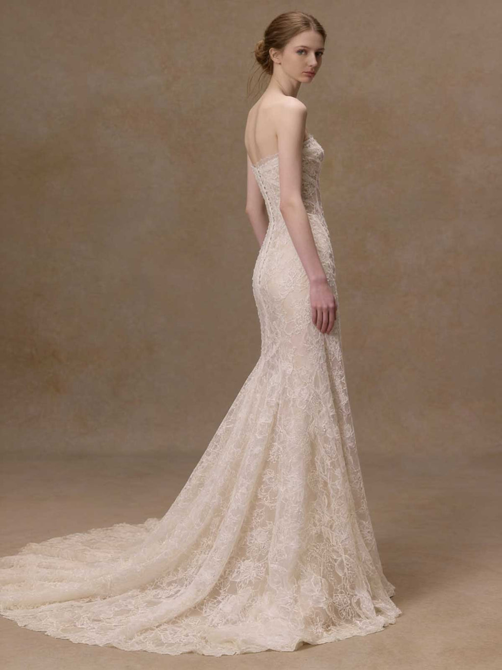 Exquisite Lace Strapless A-line Wedding Gown with Detachable Train