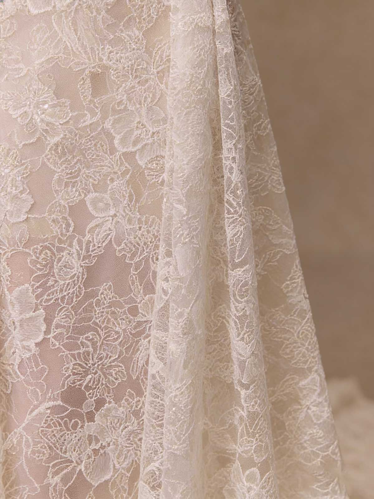 Exquisite Lace Strapless A-line Wedding Gown with Detachable Train