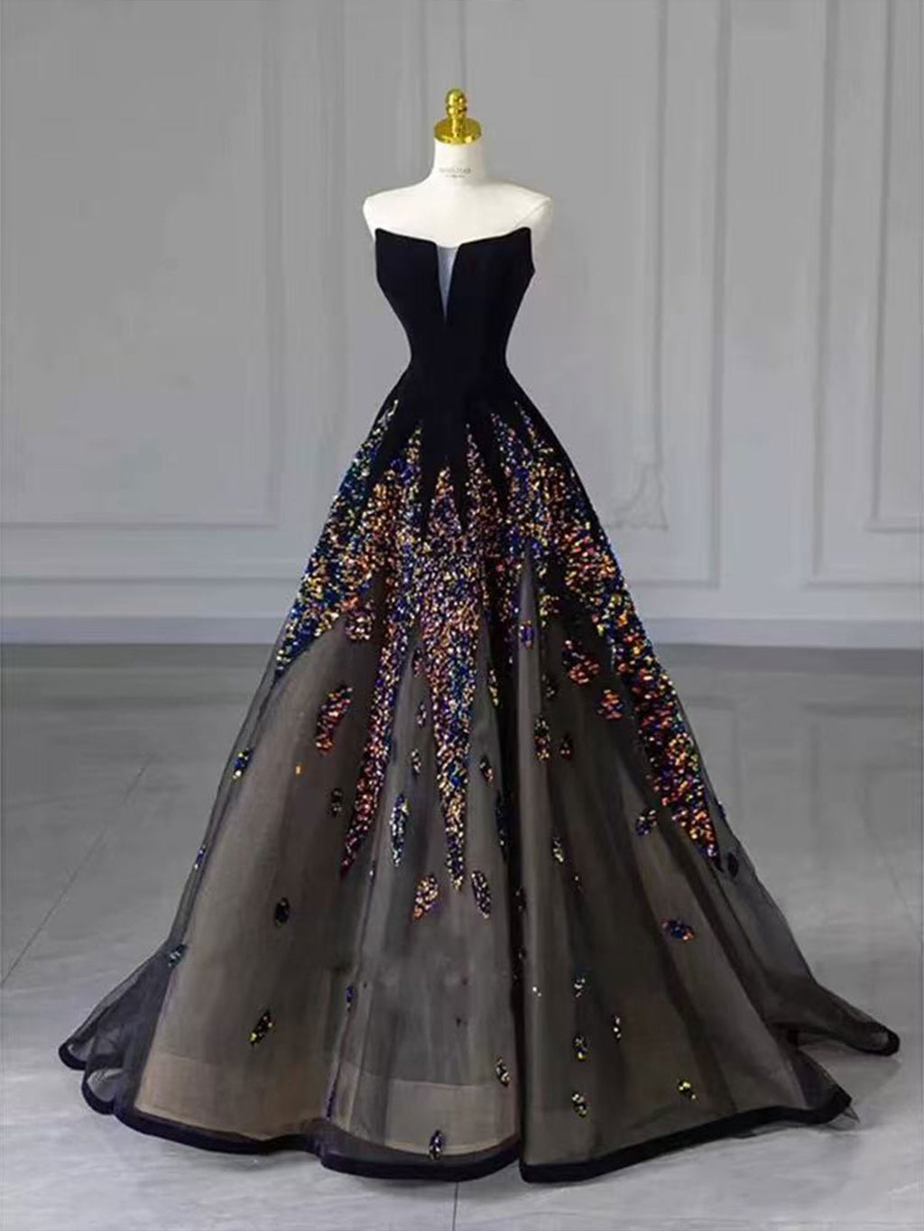 Black Strapless Deep V Iridescent Ombre Sequin Tulle A-Line Ball Gown Formal Evening Dress