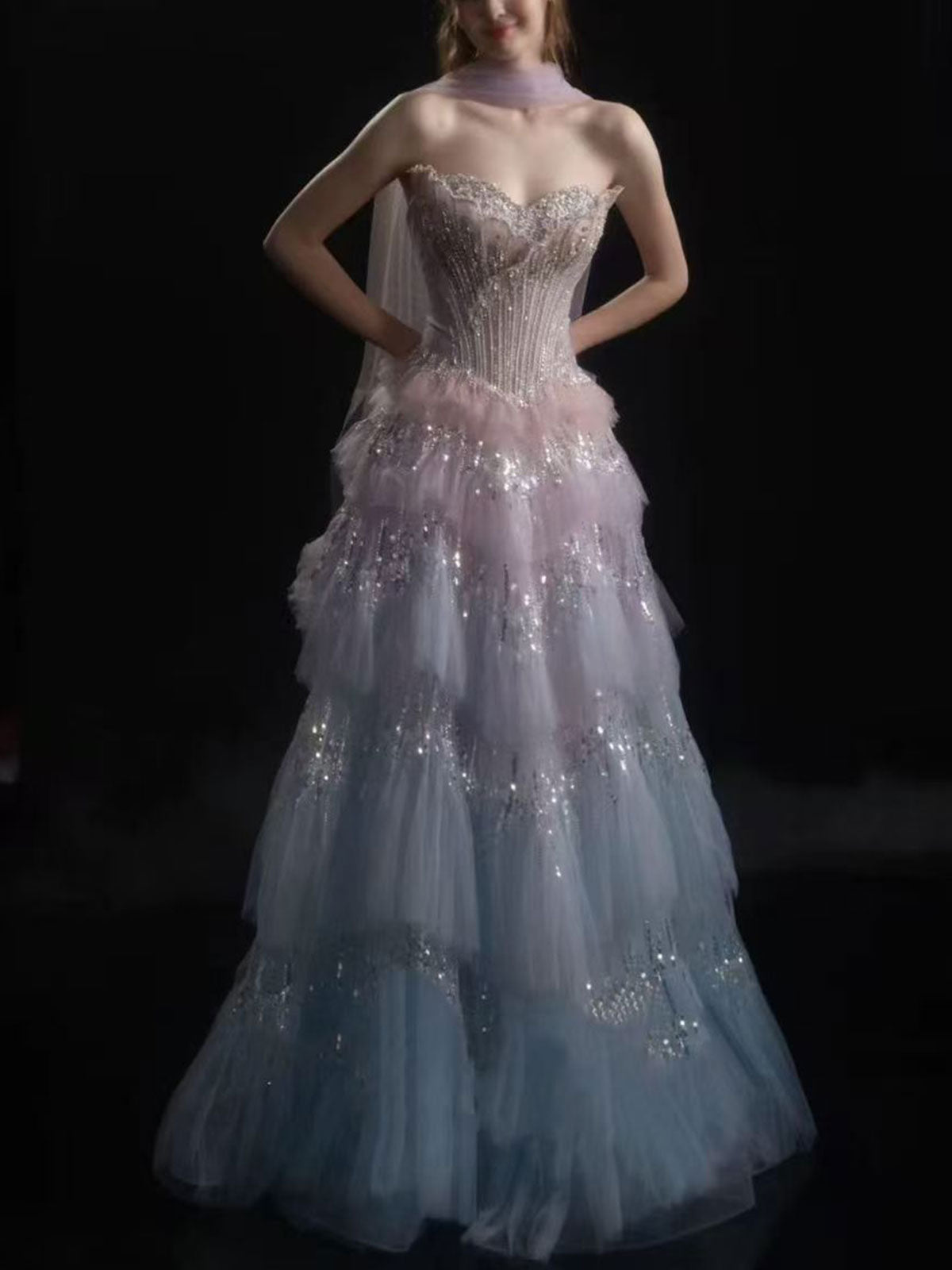 Strapless Ombre Tulle Tiered Sequin Layered Evening Ball Gown 描述