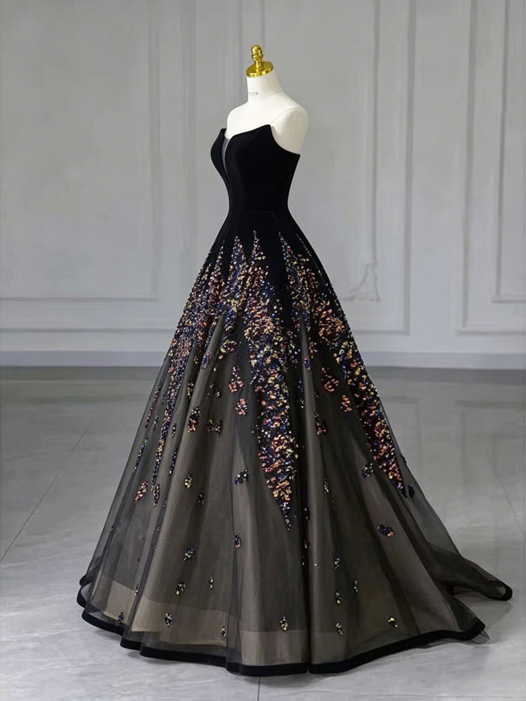 Black Strapless Deep V Iridescent Ombre Sequin Tulle A-Line Ball Gown Formal Evening Dress