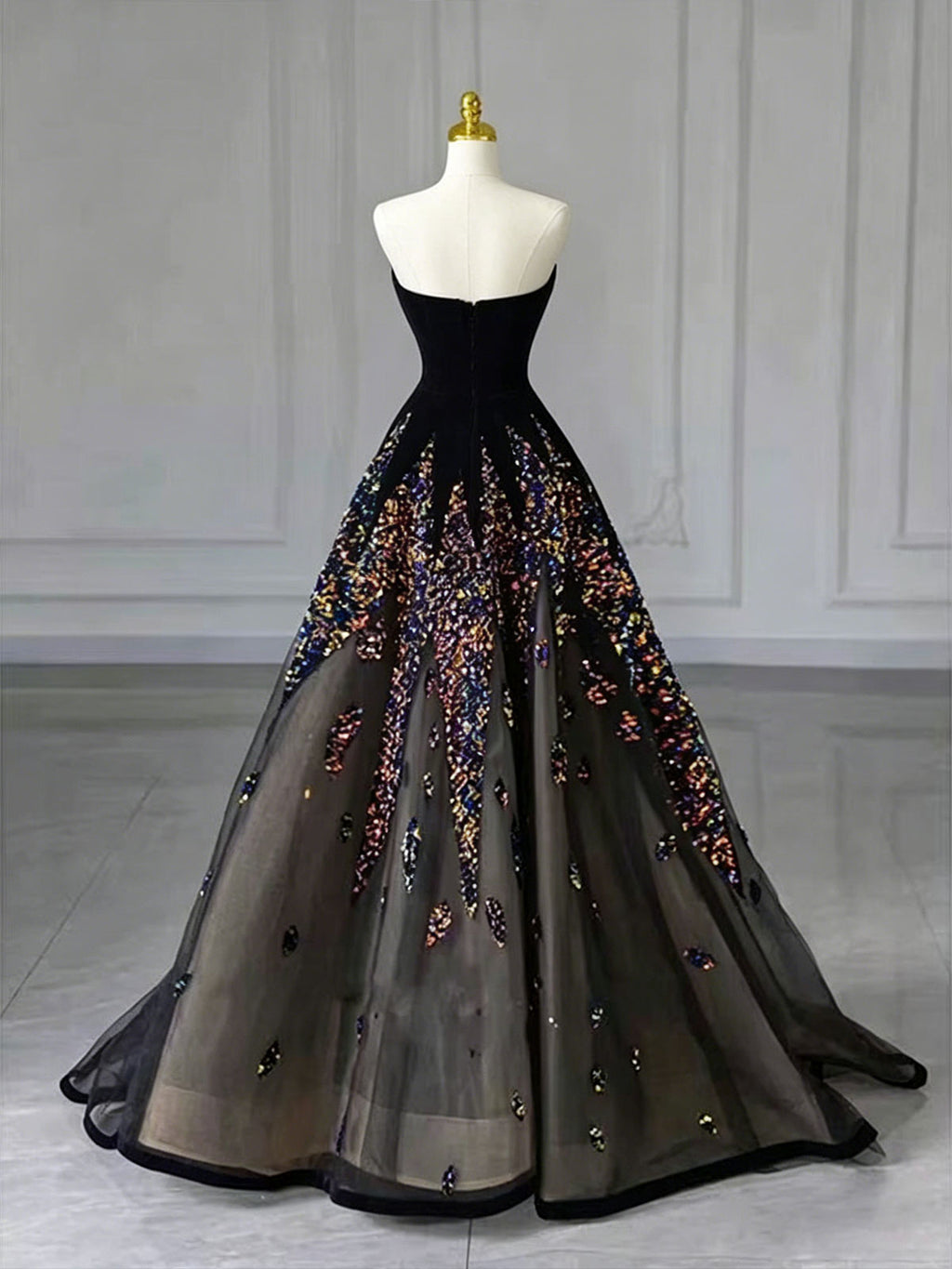 Black Strapless Deep V Iridescent Ombre Sequin Tulle A-Line Ball Gown Formal Evening Dress