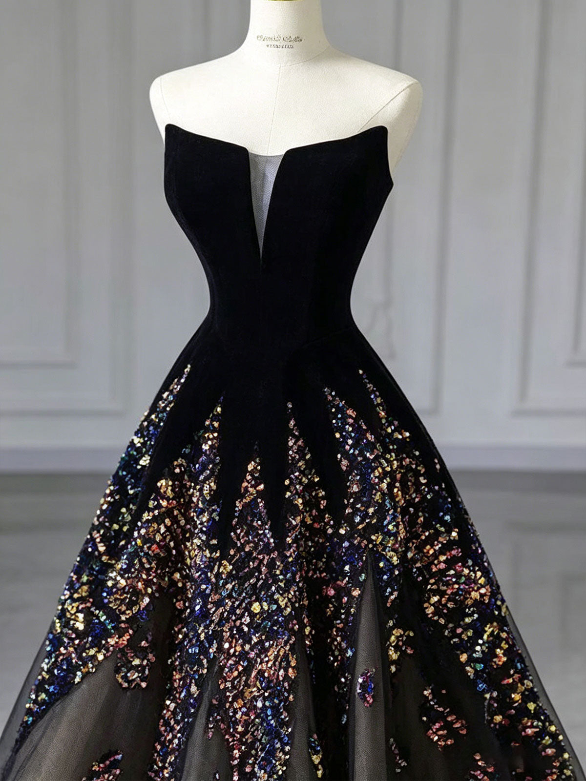 Black Strapless Deep V Iridescent Ombre Sequin Tulle A-Line Ball Gown Formal Evening Dress