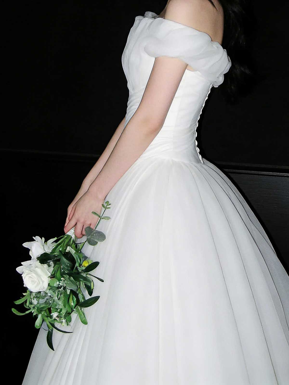 Elegant Off-the-Shoulder Pleated Tulle Ball Gown with Ruched Bodice